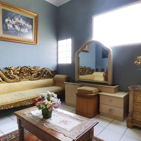 Villa Sri Manganti Jakarta Luaran gambar