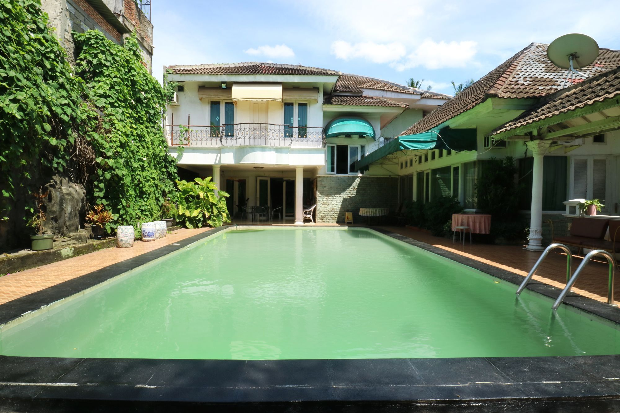 Villa Sri Manganti Jakarta Luaran gambar